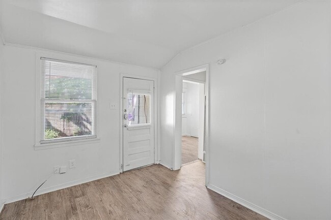 Building Photo - 3404 Grooms St