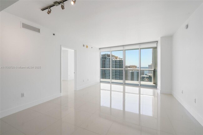 Building Photo - 475 Brickell Ave