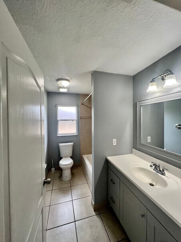 Building Photo - 824 Shore Breeze Way