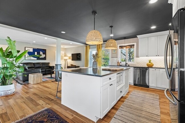 Building Photo - 119 Sycamore St