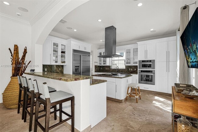 Building Photo - 2143 N Bay Rd