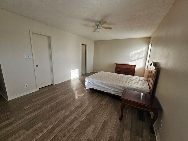 Building Photo - Courtyard II