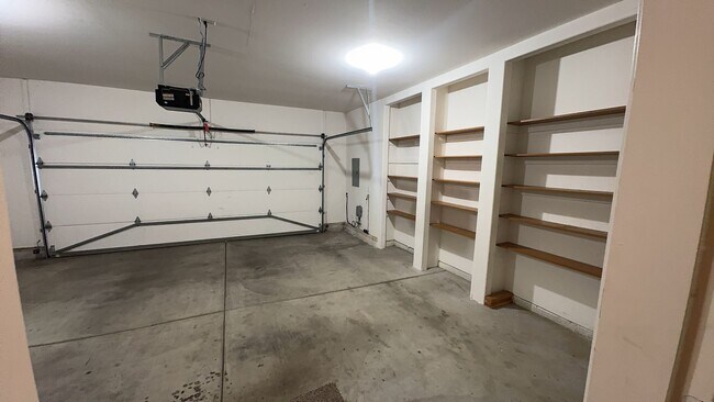 Building Photo - 2 Bed 2 Bath Home