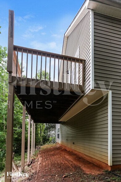 Building Photo - 721 Peteywood Dr