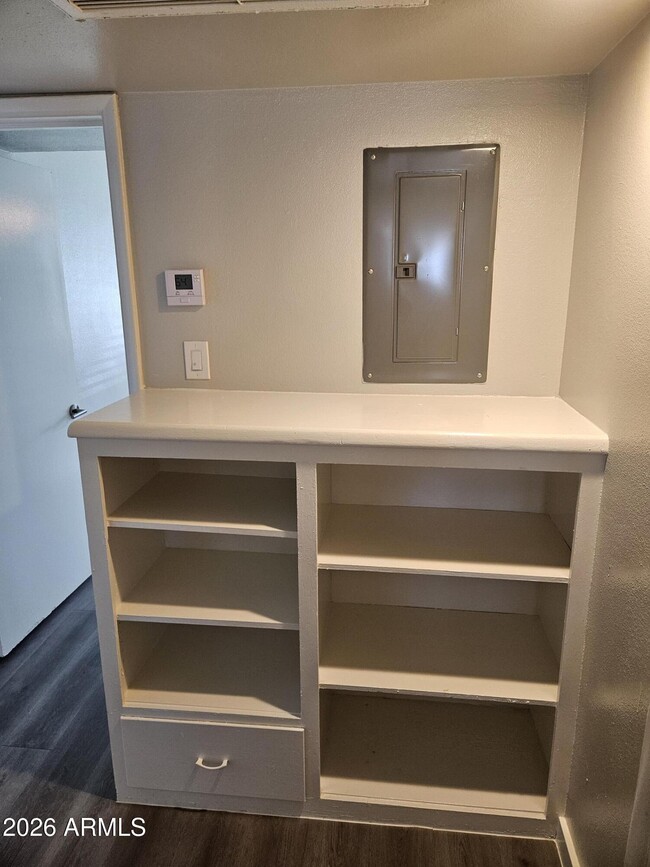 Building Photo - 324 W Pasadena Ave