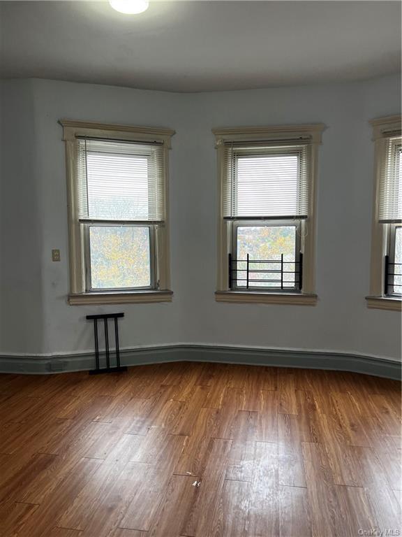 Building Photo - 496 E 3rd St