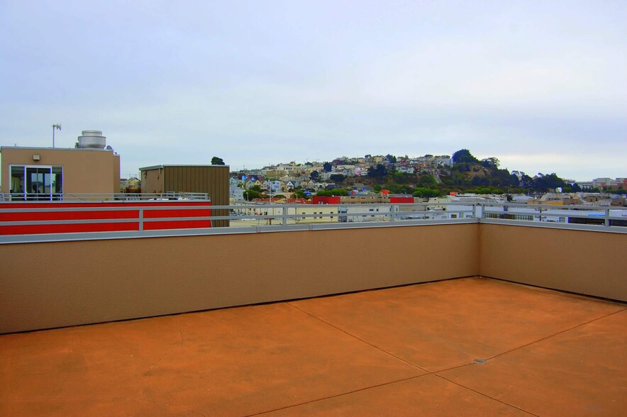 Private roof deck terrace - huge - 1800 Bryant St