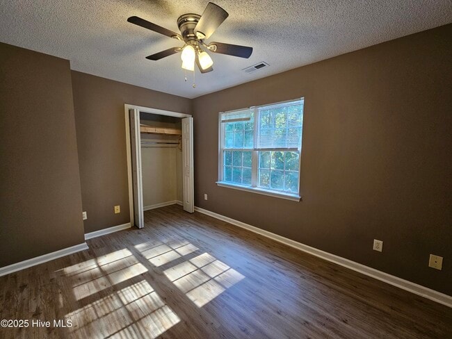Building Photo - 1202 Pueblo Dr