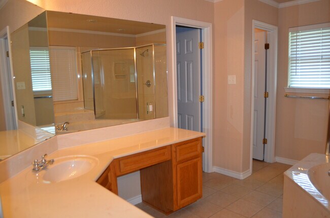Building Photo - EXECUTIVE HOME IN COUNTRY TRAILS SUBDIVISI...