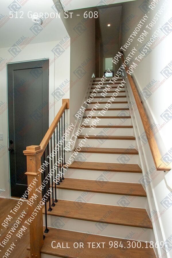 Building Photo - 512 Gordon St