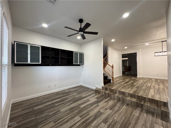 Building Photo - 9501 Ironsend St