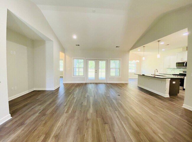 Building Photo - Lovely Three Bedroom Home Located in Lawto...