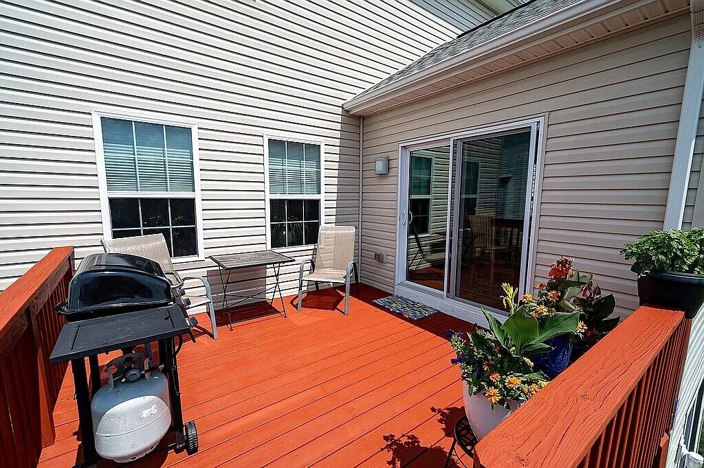 Roomy deck (note, deck is now grey) - 1238 Freedom Pt