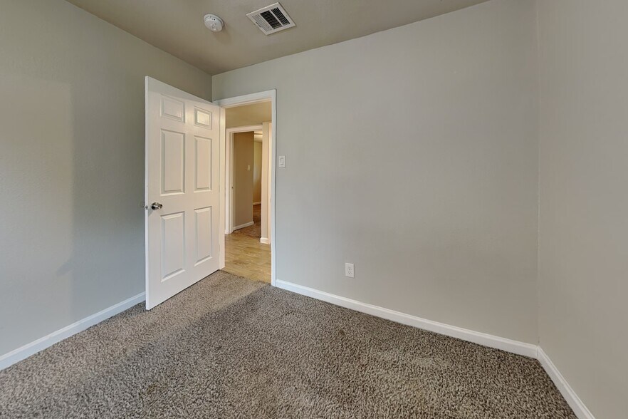 Building Photo - 4523 Bayou Vista Dr