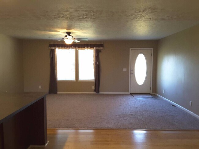 Building Photo - 3 Bedroom Single Family Home!