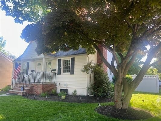 Building Photo - 42 7th Ave