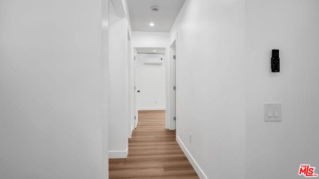 Building Photo - 15559 Three Palms St