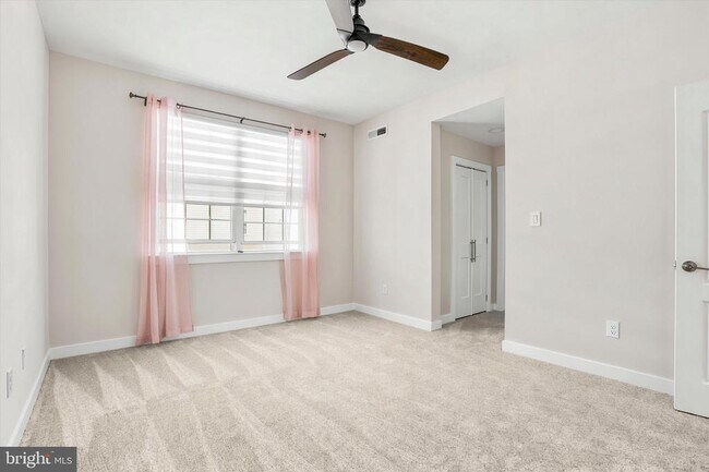 Building Photo - 121B Hagen Dr
