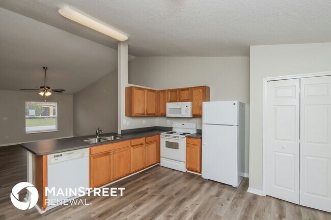 Building Photo - 1306 Alcazar St SE