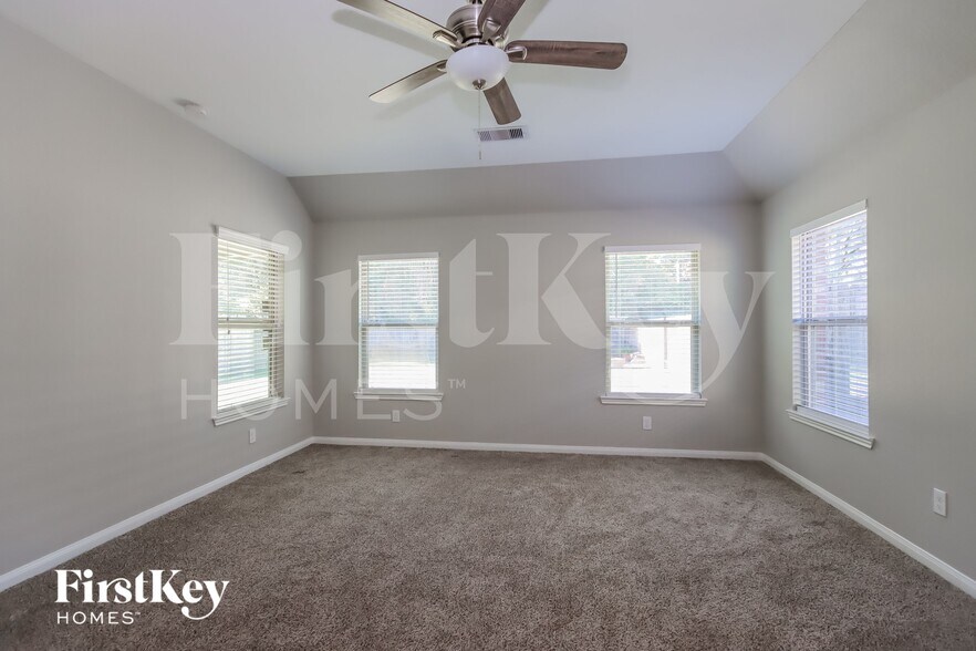 Building Photo - 240 Country Crossing Cir