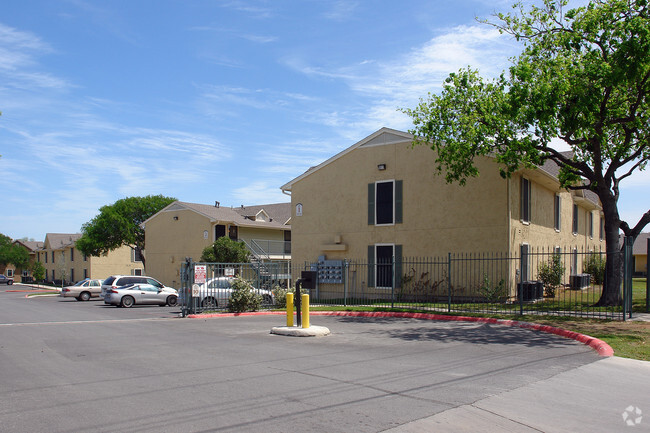 Primary Photo - Vista Verde Apartments