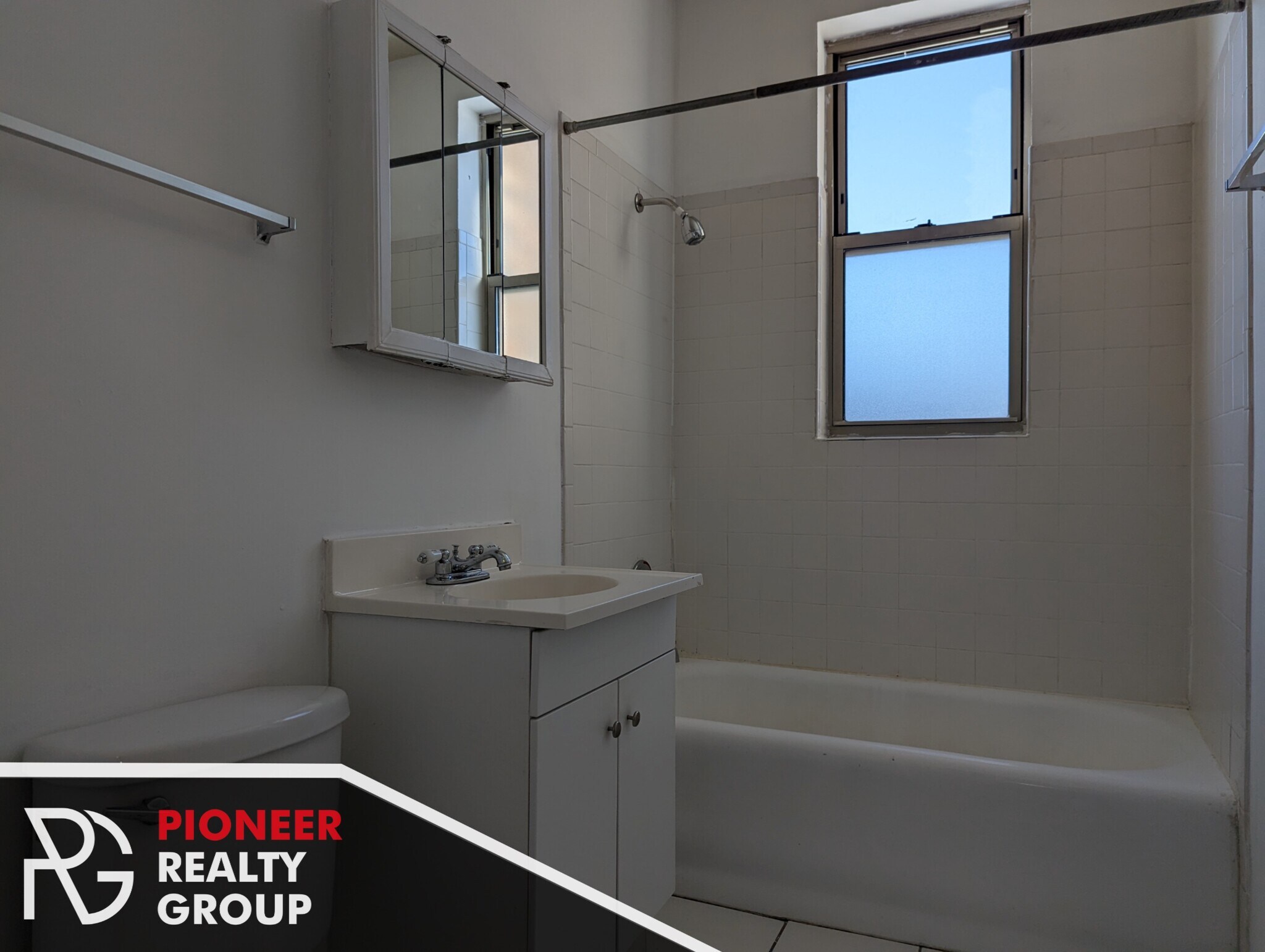 Building Photo - 533 W Aldine Ave