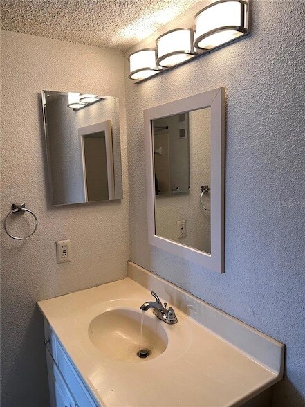 Building Photo - 3740 Idlebrook Cir