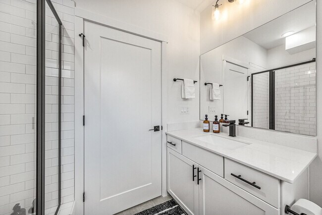 Building Photo - 5201 Brooklyn Ave NE