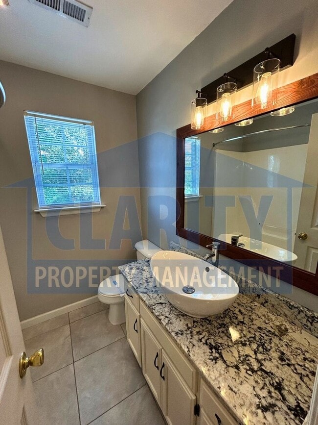 Building Photo - Three bedroom home in a quiet neighborhood!