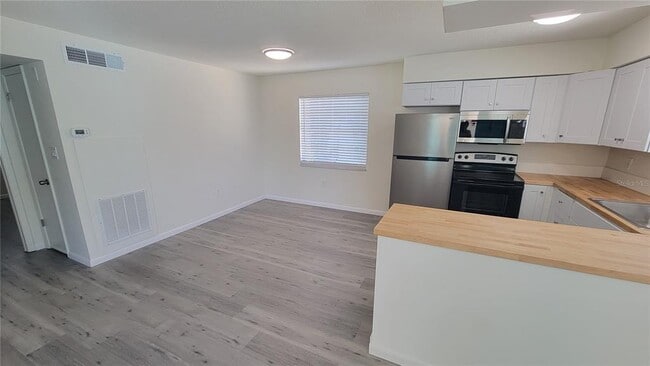 Building Photo - 308 Avanda Ct