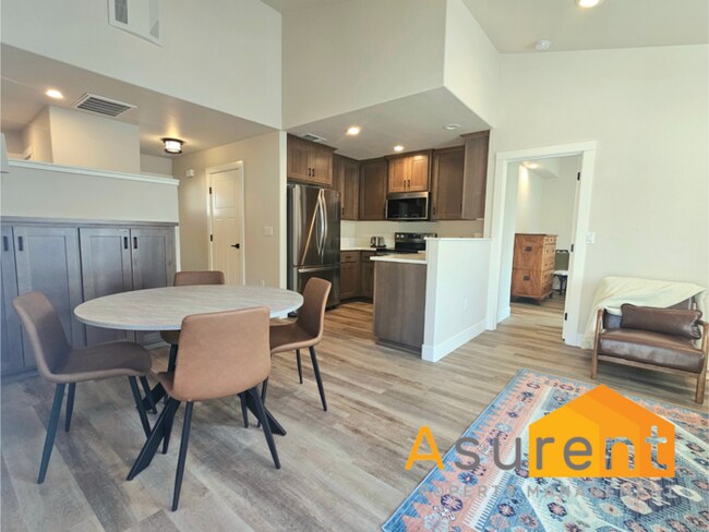 Building Photo - Beautiful fully furnished, single level 3 ...