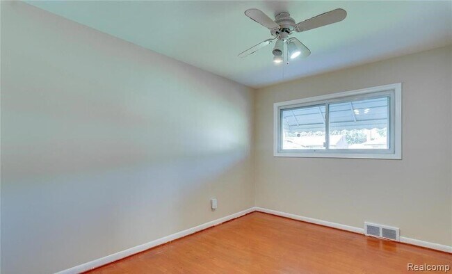 Building Photo - 528 Cardwell St
