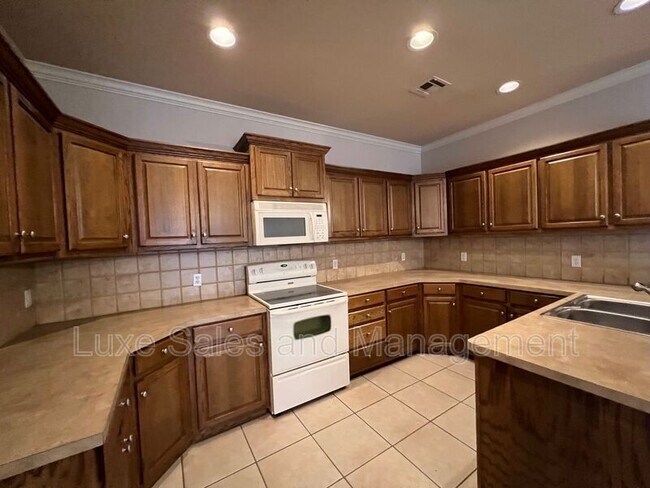 Building Photo - 509 SW 124th Pl