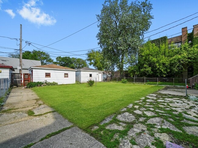 Building Photo - 7754 S Yates Blvd
