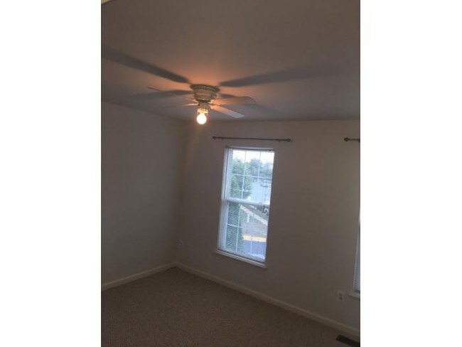 upper lever bethroom - 6412 Andrew Matthew Terrace