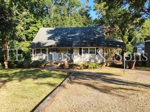 Building Photo - Guilford Hills 3 Bedroom