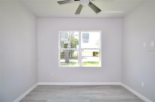 Building Photo - 4000 Garienda Ave