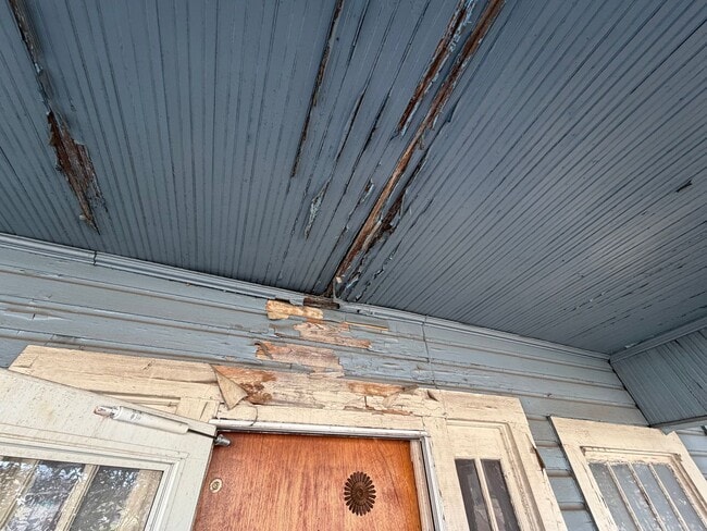 Building Photo - 2013 33rd Ave N