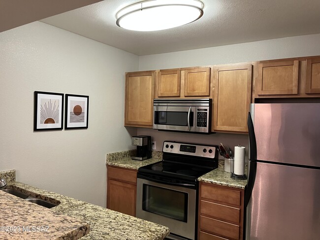 Building Photo - 5751 N Kolb Rd