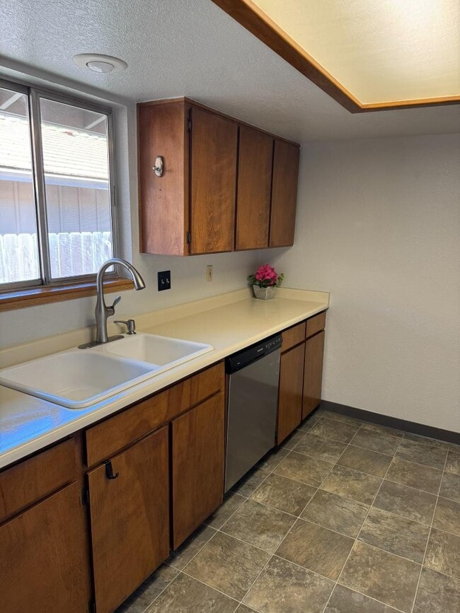 Building Photo - 300 Shafer Ln