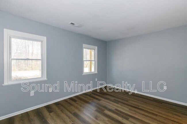 Building Photo - 2624 Sanderford Rd