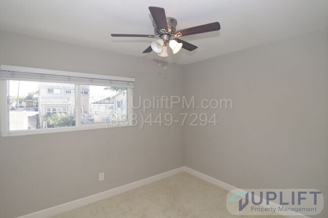 Building Photo - 2 bed 2 bath Remodeled Duplex