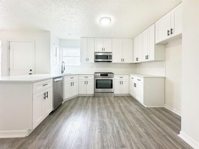 Building Photo - 9843 Stableway Dr