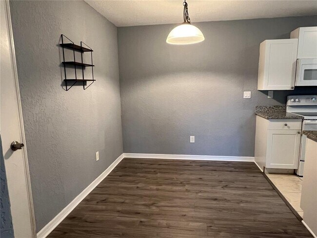 Building Photo - 10265 Gandy Blvd N