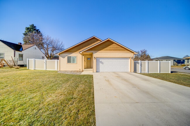 Primary Photo - 1923 N Nelson St