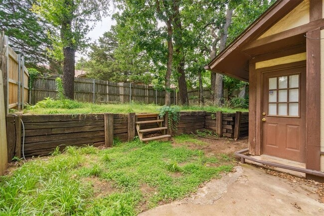 Building Photo - 727 Rockridge Cir