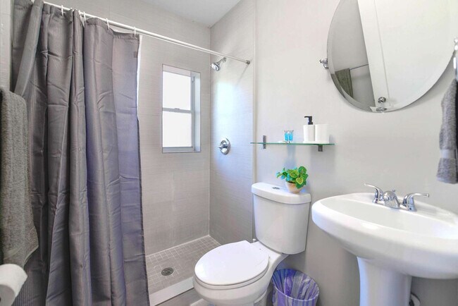 Building Photo - 437 NE 69th St