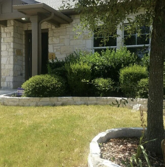 Building Photo - 108 Lavaca Loop