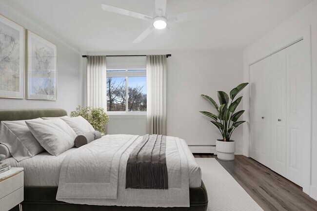 Building Photo - Renovated 1-Bedroom Apartments in the Heart of Glenview