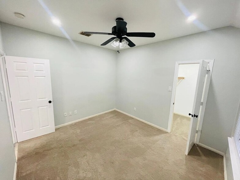 Building Photo - 5628 Rickshaw Ln